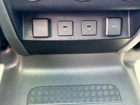 Used 2021 Land Rover Defender 110 SE AWD/4WD image 28