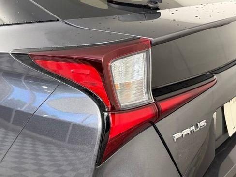 Used 2019 Toyota Prius XLE FWD image 13