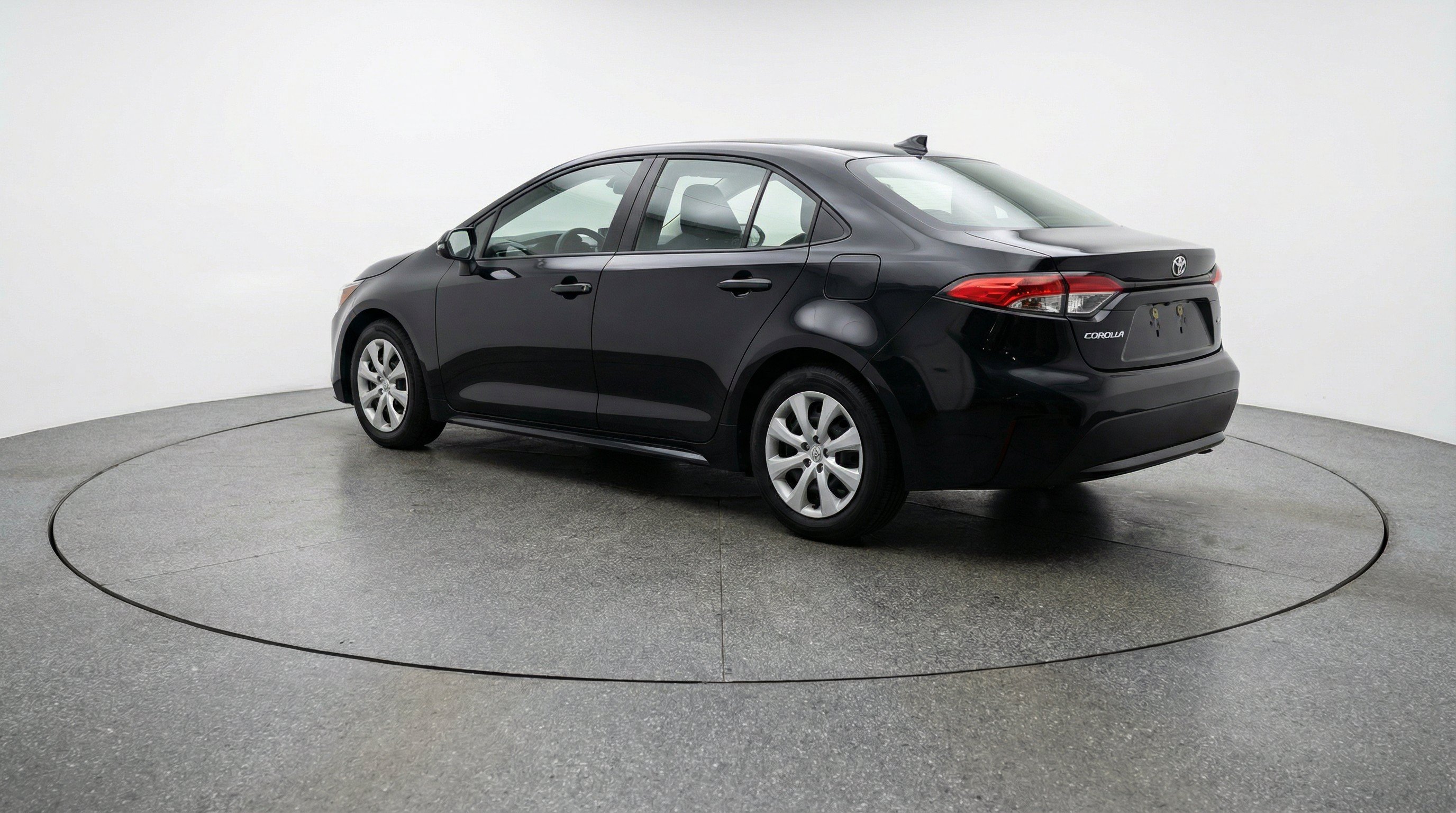 Used 2025 Toyota Corolla LE FWD image 6