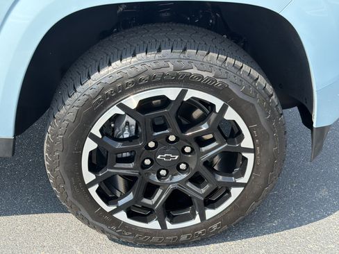 Used 2026 Chevrolet Colorado Z71 w/ Technology Package AWD/4WD image 12