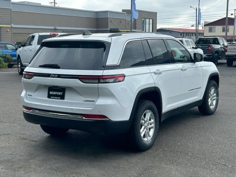 Used 2023 Jeep Grand Cherokee Laredo AWD/4WD image 5