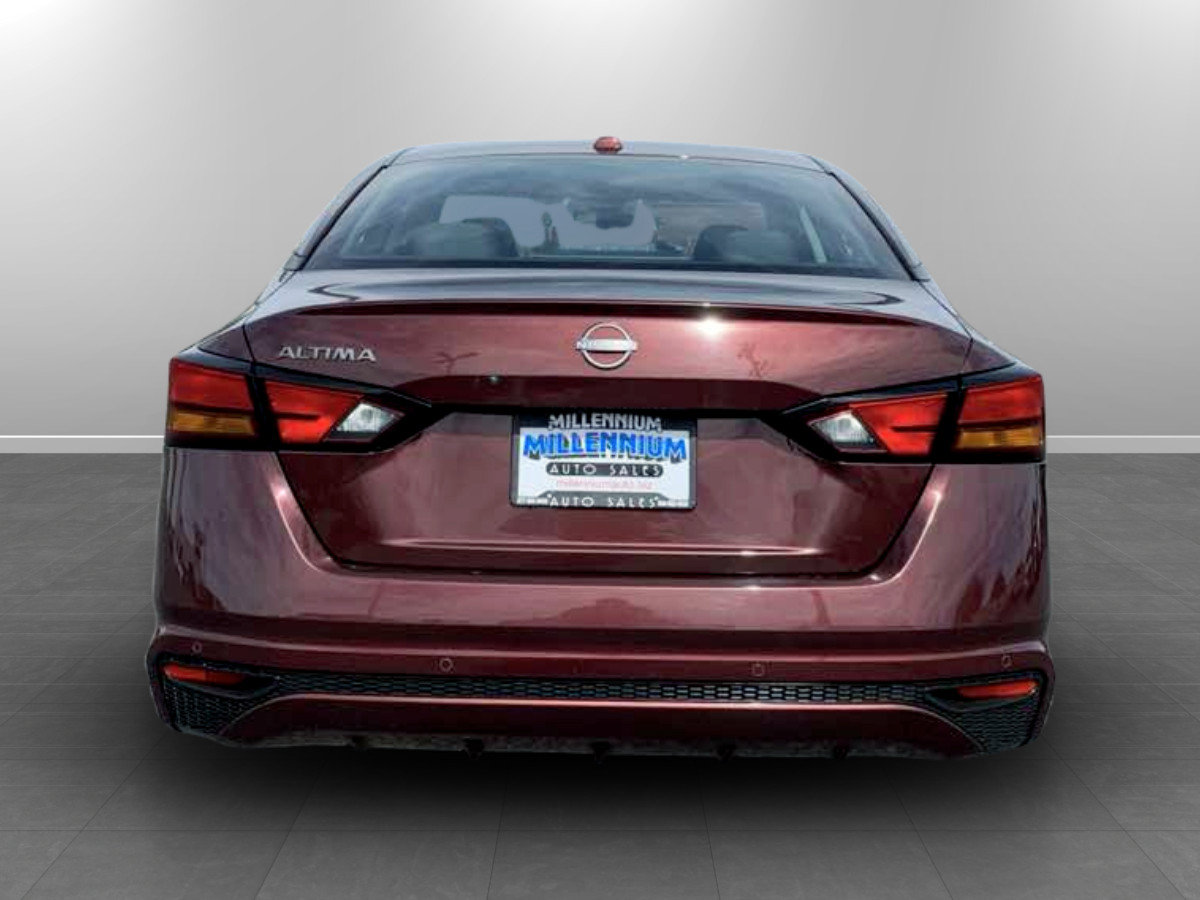 Used 2025 Nissan Altima 2.5 SV FWD image 6