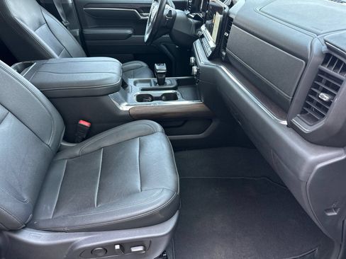 Used 2023 GMC Sierra 1500 SLT AWD/4WD image 14