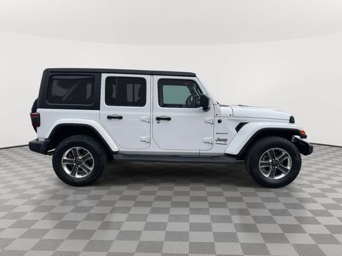 Used 2022 Jeep Wrangler Unlimited Sahara w/ LED Lighting Group AWD/4WD image 9