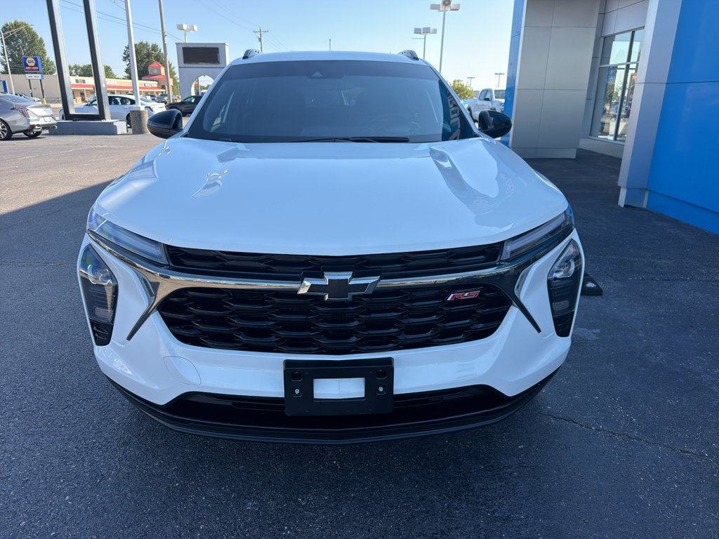 Used 2025 Chevrolet Trax RS w/ Driver Confidence Package FWD image 2