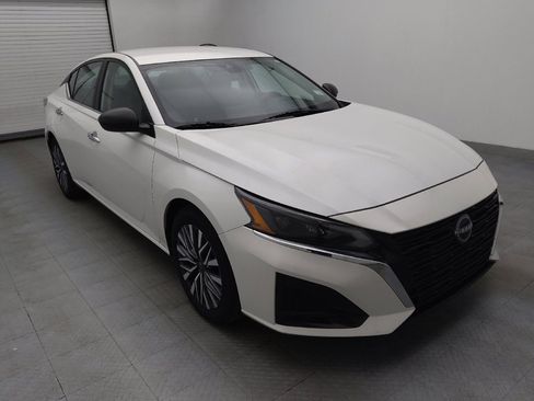 Used 2024 Nissan Altima 2.5 SV image 13