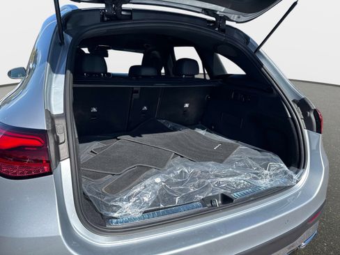 Used 2025 Mercedes-Benz GLC 350e 4MATIC image 10