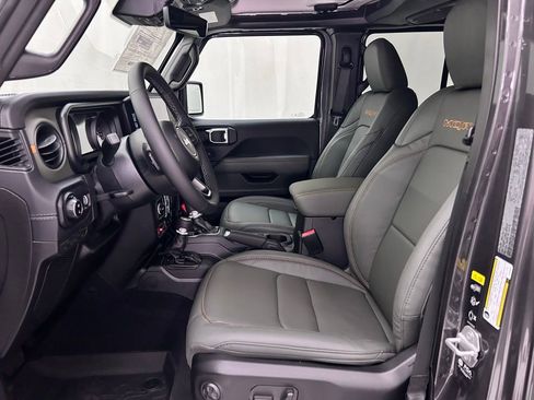 New 2025 Jeep Gladiator Mojave image 15