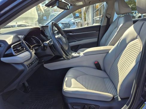 Used 2022 Toyota Camry SE image 2