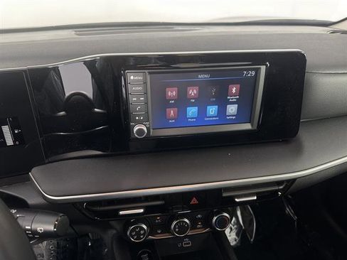 New 2025 Nissan Kicks SR image 25