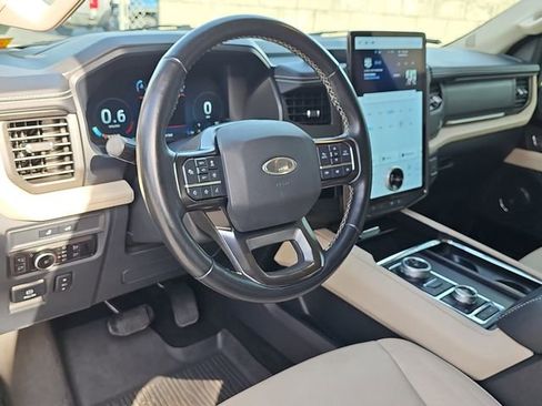 Used 2023 Ford Expedition Platinum image 18