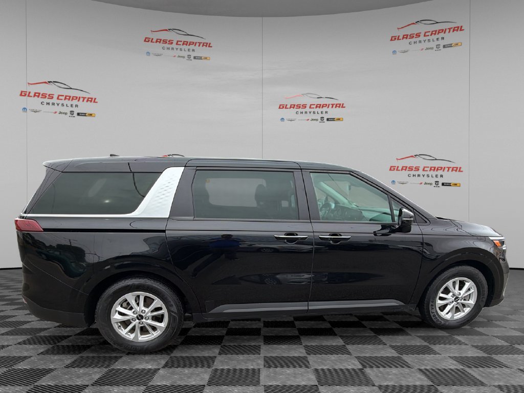 Used 2023 Kia Carnival LX FWD image 8