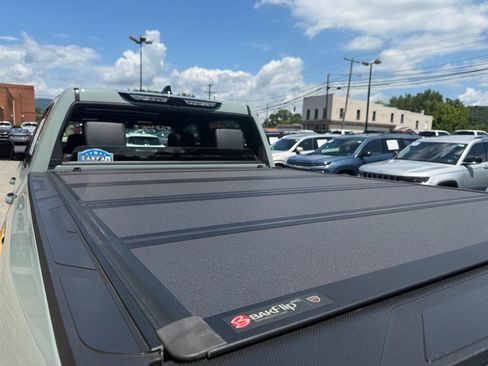 Used 2024 Toyota Tundra Platinum AWD/4WD image 24