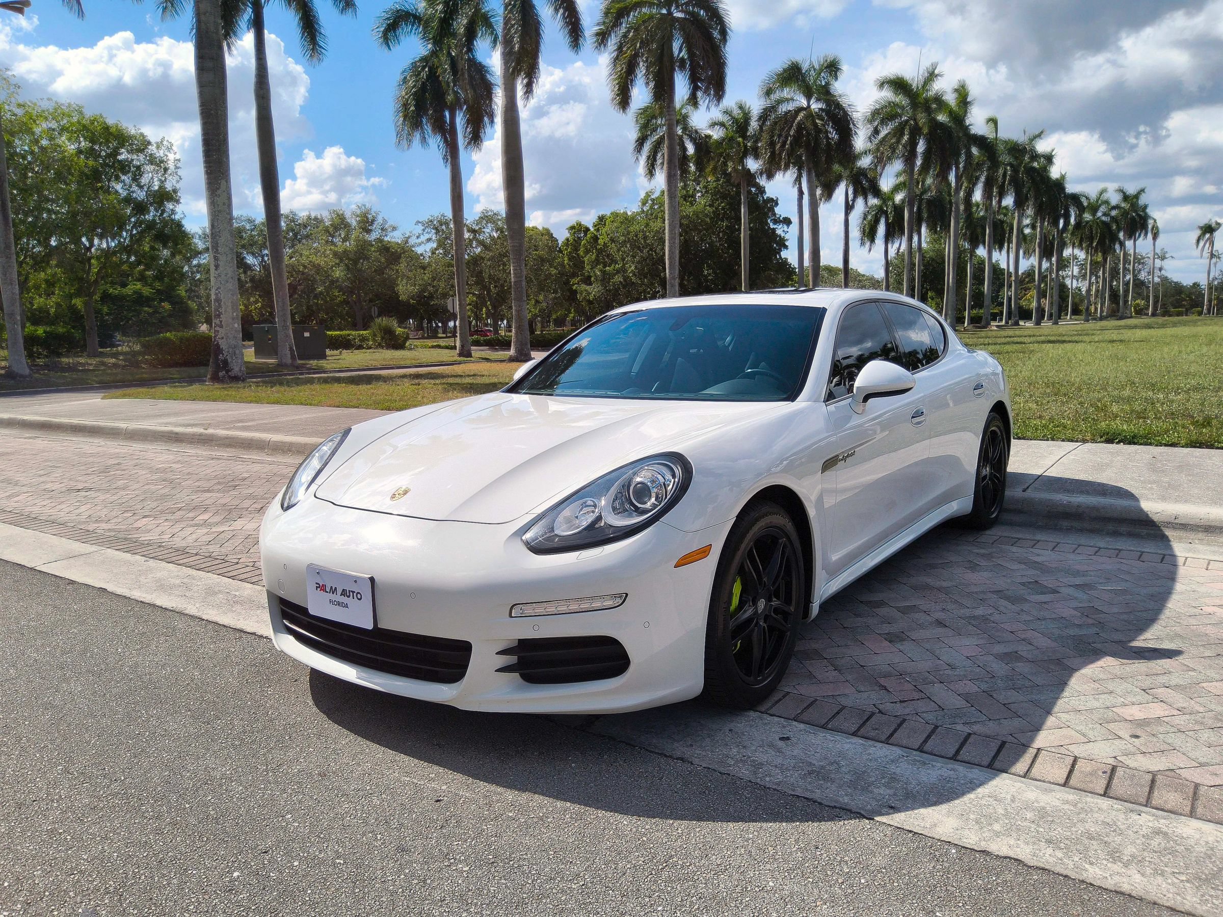 Used 2016 Porsche Panamera S RWD image 3