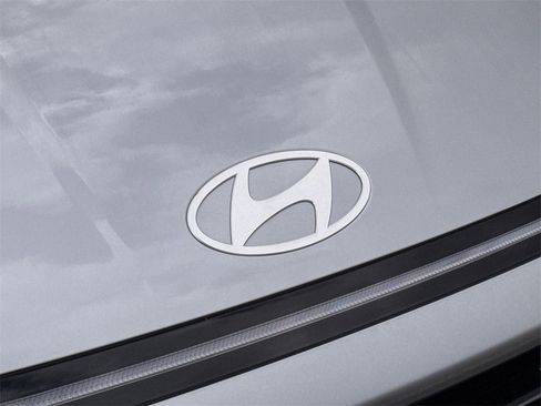 New 2025 Hyundai Sonata Limited image 8