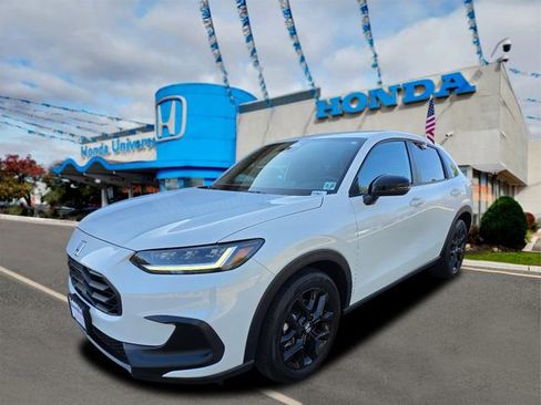 Used 2023 Honda HR-V Sport image 1