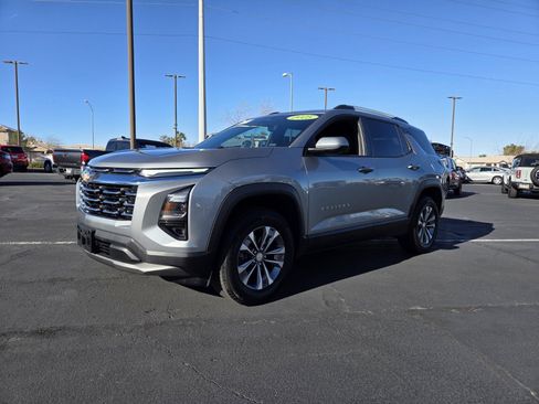Used 2025 Chevrolet Equinox LT w/ Convenience Package II image 2