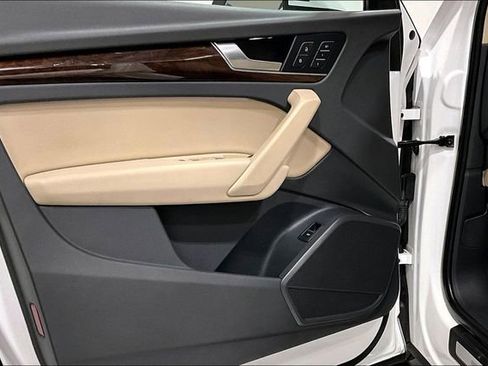 Used 2018 Audi Q5 2.0T Premium Plus w/ Premium Plus Package image 17