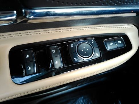 Used 2023 Lincoln Corsair Reserve AWD/4WD image 34