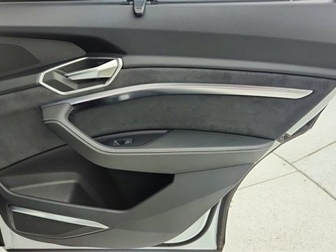 Used 2023 Audi e-tron S Prestige w/ Prestige Package image 27