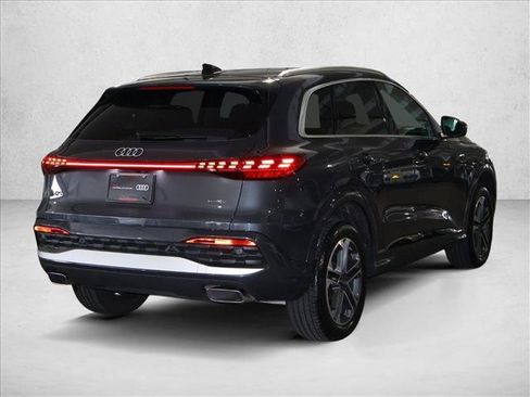 Used 2025 Audi Q5 Premium w/ Convenience Package AWD/4WD image 5