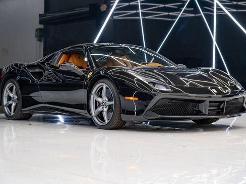 Used 2018 Ferrari 488 Spider RWD image 7