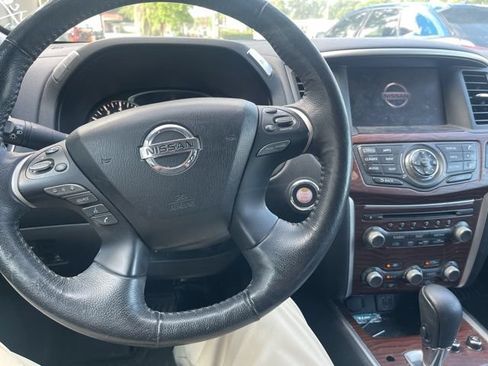 Used 2018 Nissan Pathfinder Platinum AWD/4WD image 11