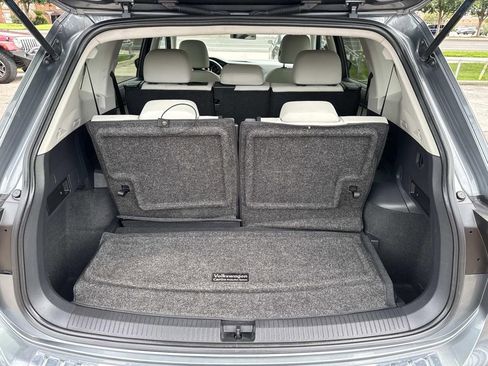 Used 2019 Volkswagen Tiguan SE w/ Panoramic Sunroof Package FWD image 9