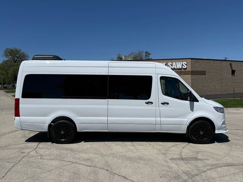 Used 2021 Mercedes-Benz Sprinter 2500 w/ Driver Convenience Package image 7
