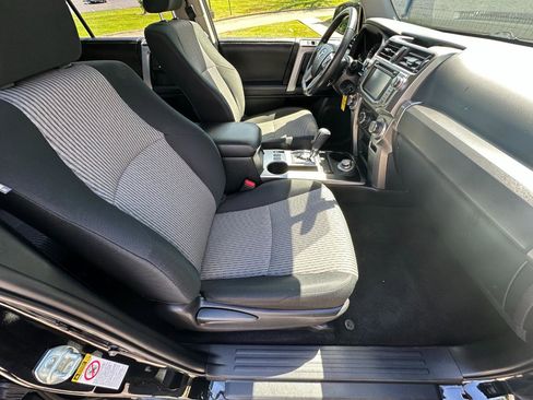 Used 2017 Toyota 4Runner SR5 AWD/4WD image 13
