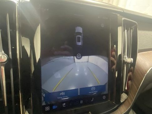 Used 2022 Volvo XC60 B5 Momentum w/ Advanced Package image 25