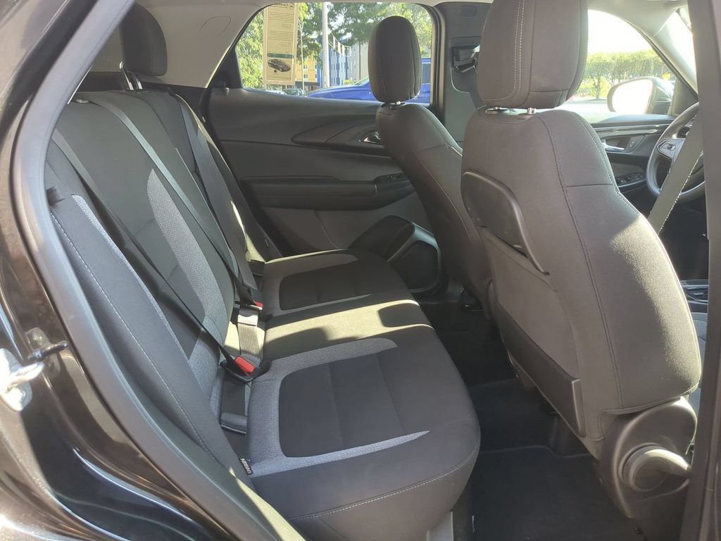 Used 2025 Chevrolet TrailBlazer LT AWD/4WD image 29