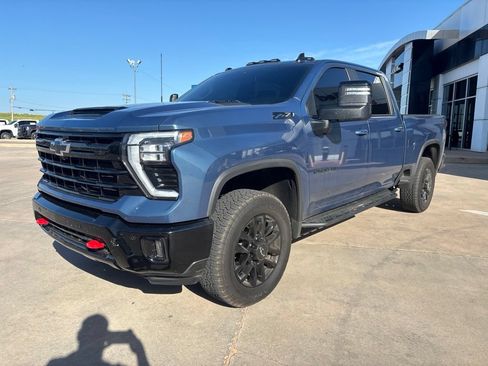 Used 2025 Chevrolet Silverado 2500 LT w/ Trail Boss Package AWD/4WD image 2