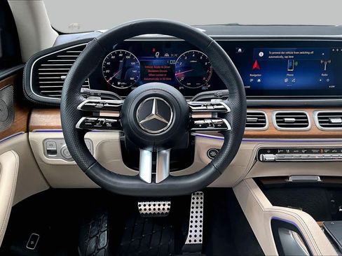 Used 2024 Mercedes-Benz GLS 450 4MATIC image 6