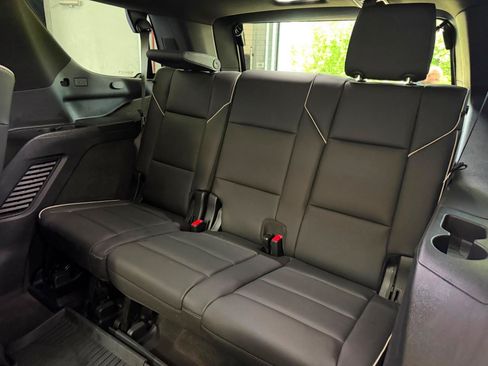 Used 2025 Cadillac Escalade Sport w/ LPO, Floor Liner Package AWD/4WD image 22