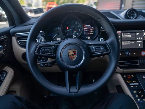 Used 2026 Porsche Macan AWD/4WD image 6