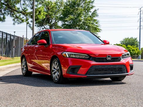 Used 2024 Honda Civic LX image 3