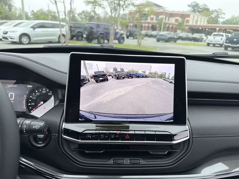 New 2026 Jeep Compass Latitude image 21