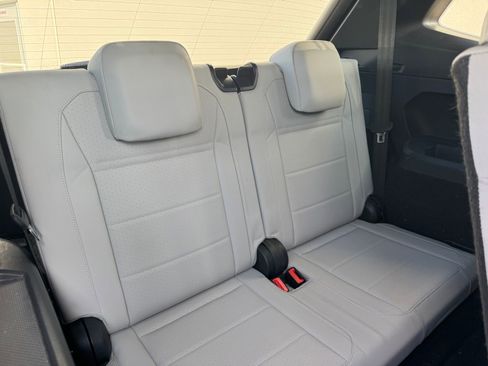 Used 2021 Volkswagen Tiguan SE R-Line image 9