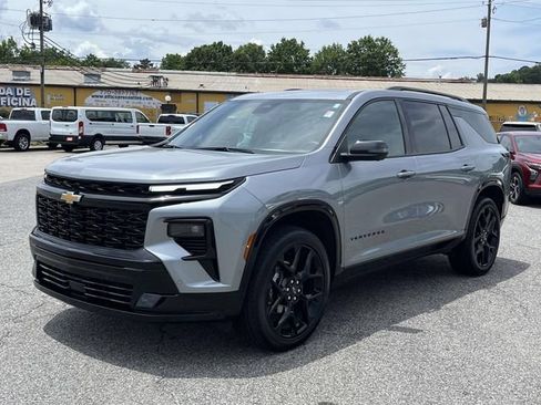 Used 2024 Chevrolet Traverse RS FWD image 9