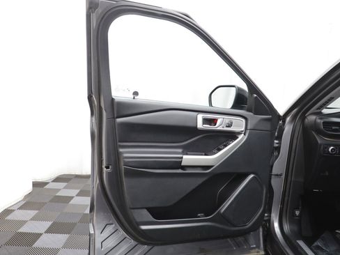 Used 2021 Ford Explorer Limited w/ Equipment Group 301A image 4