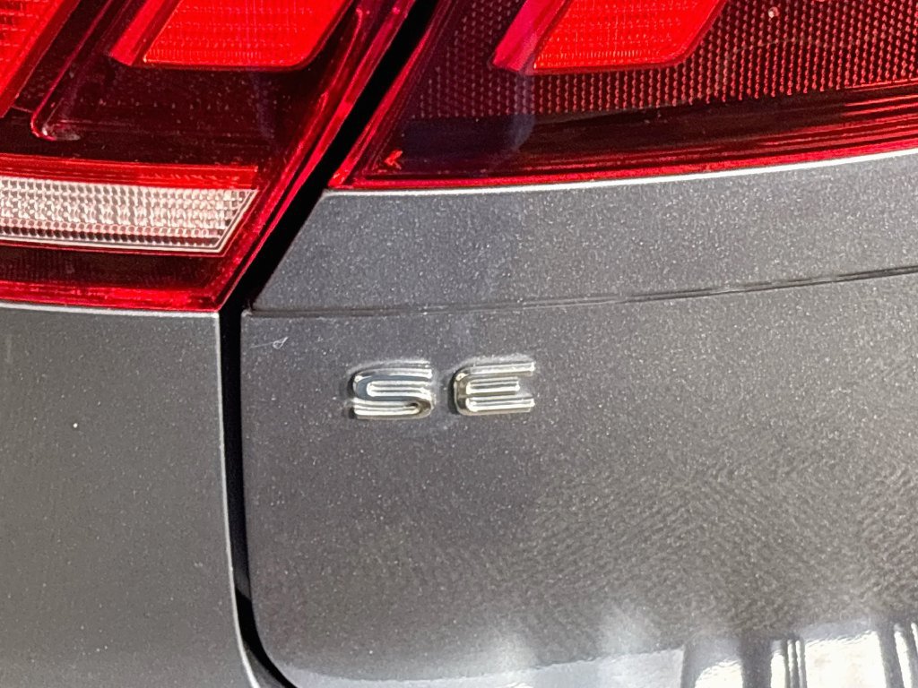 Certified 2023 Volkswagen Tiguan SE R-Line FWD image 25