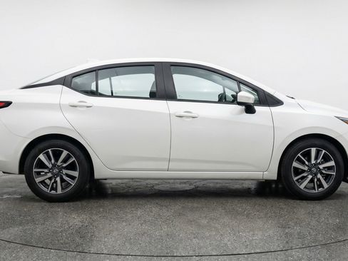 Used 2025 Nissan Versa SV FWD image 11