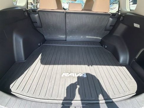 Used 2019 Toyota RAV4 LE FWD image 65