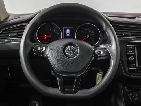 Used 2020 Volkswagen Tiguan S image 24