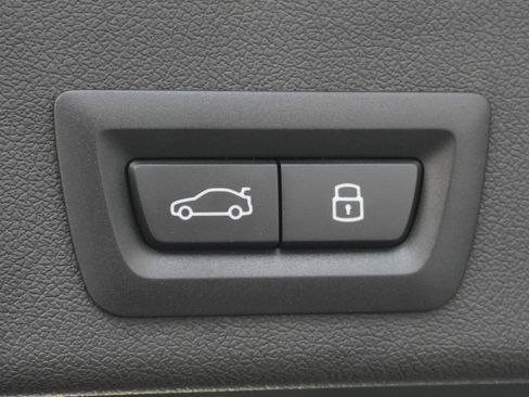 Certified 2025 BMW X6 xDrive40i w/ Climate Comfort Package image 36