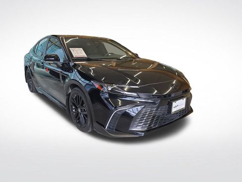 Used 2025 Toyota Camry SE w/ Convenience Package FWD image 10