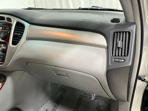 Used 2007 Toyota Highlander 4WD V6 w/ 3rd Row image 16