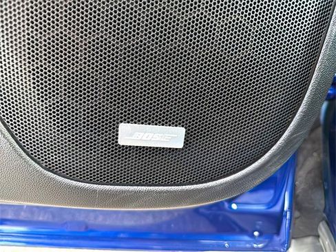 Used 2023 GMC Acadia SLT w/ Preferred Package image 17