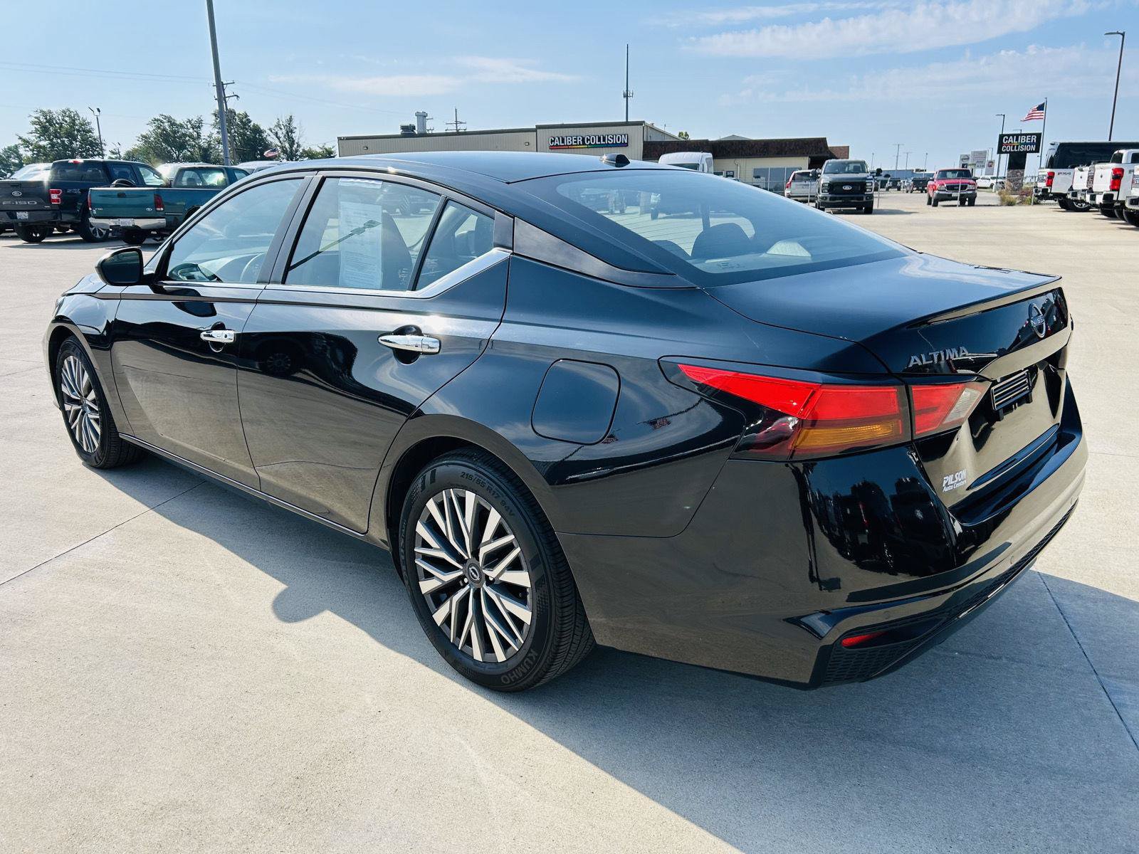 Used 2025 Nissan Altima 2.5 SV FWD image 32